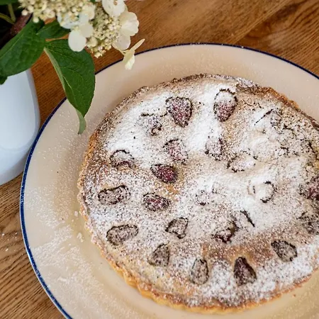 La Bergere Hotel Ayer