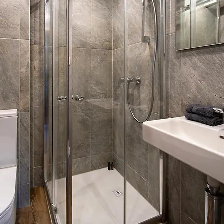 La Bergere Hotel *